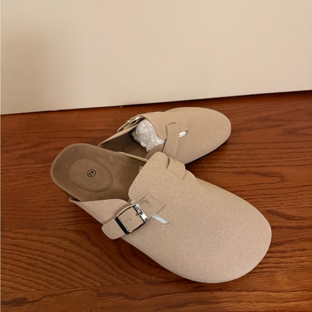 Men's Beige Buckle Slip-On Loafers
